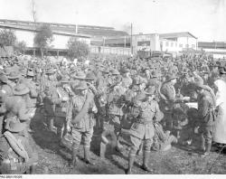 Departing soldiers at Adelaide railway station receiving food and drink from women Cheer Up Hut volunteers.