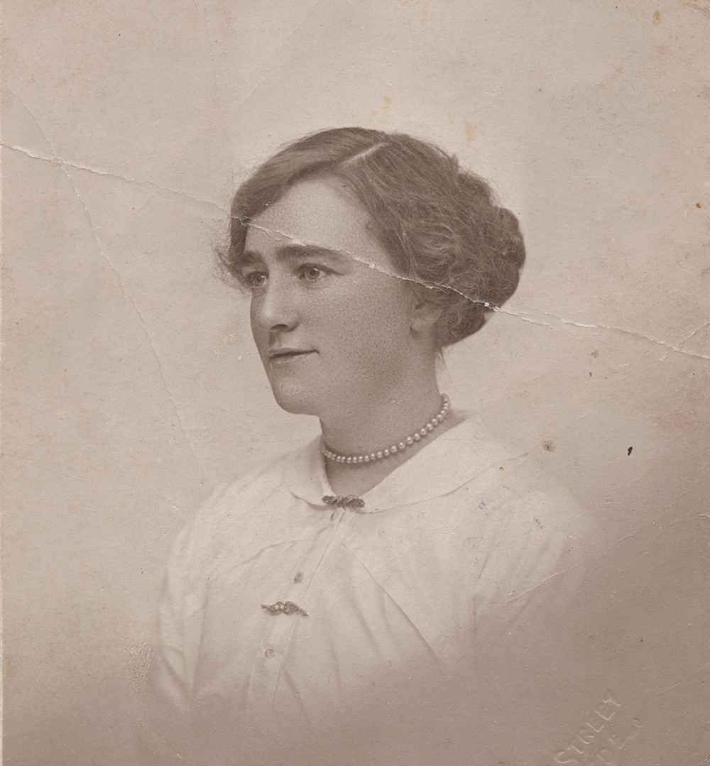 Clara Lewis, wife of Leo Terrell [PRG 1331/21/15]