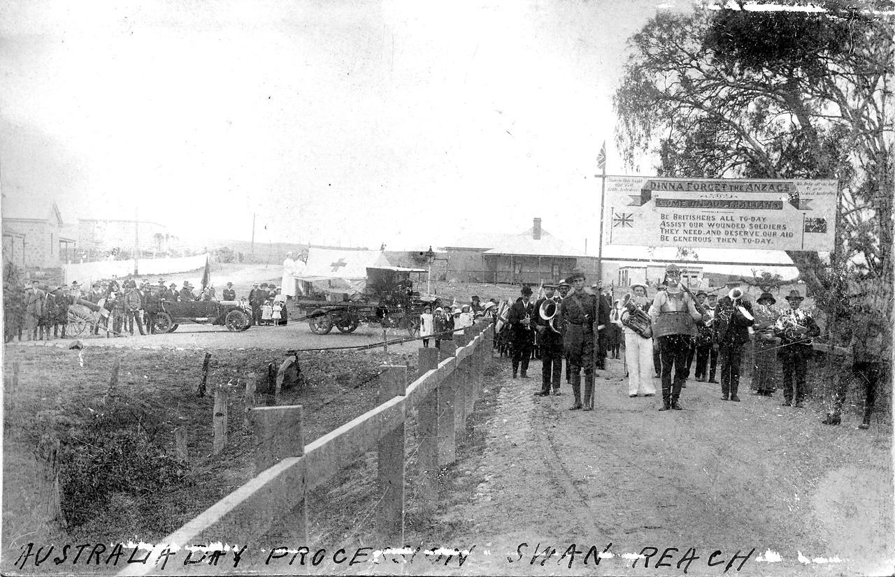 Australia Day procession at Swan Reach, South Australia, 1917. SLSA: PRG 280/1/15/971 