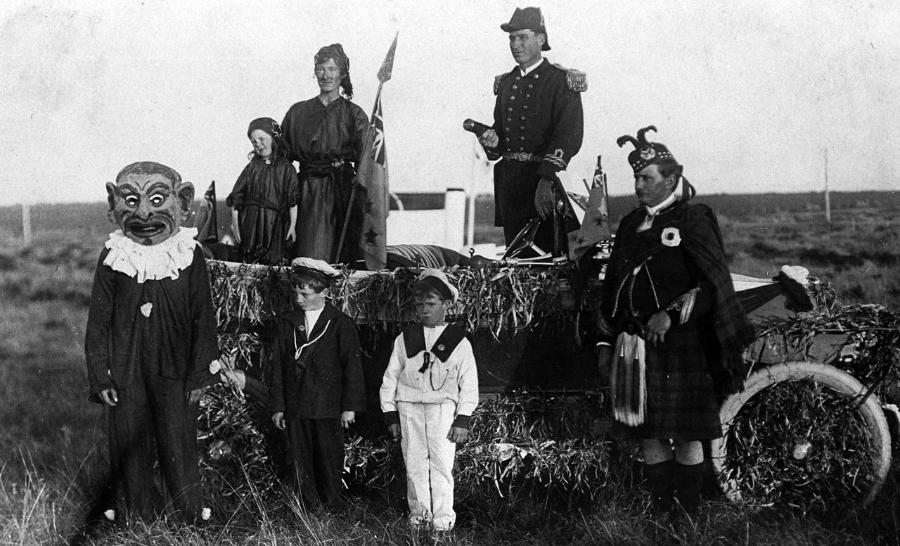 Tableaux for Australia Day showing participates from Port Victoria, 1918. SLSA: B 55175