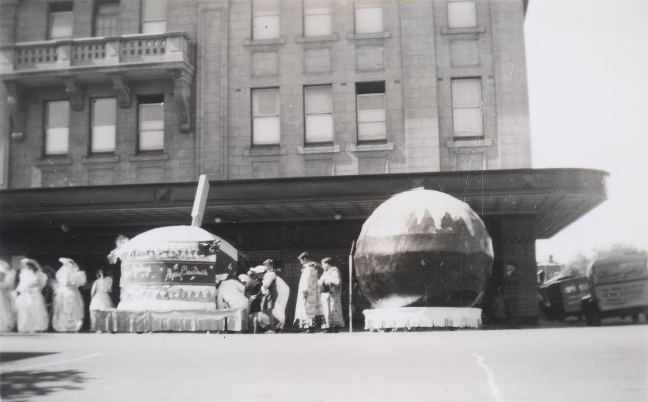 Two floats from the John Martins Christmas pageant in Adelaide, 1939. SLSA: B 63653