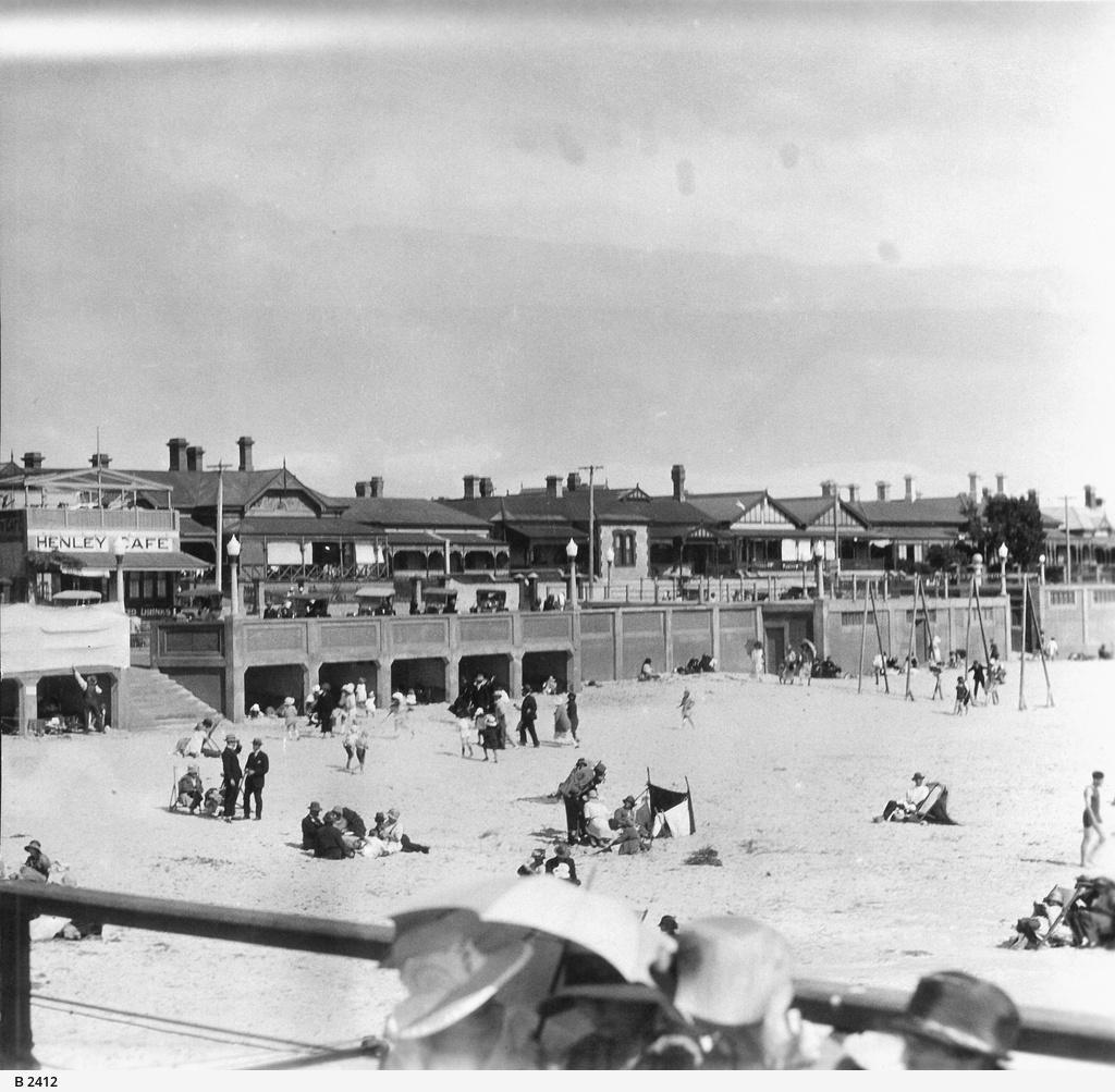 Henley Beach panorama 1924 SLSA: B 2412.jpeg