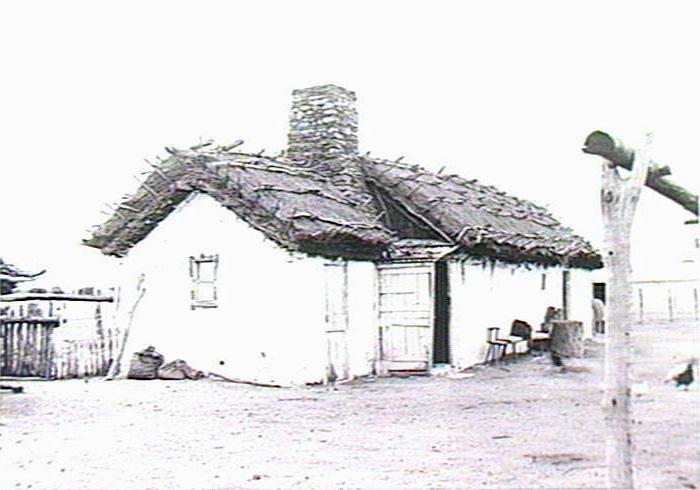 The Schippan homestead in Towitta, photographed approximately 1902. SLSA: B 43959