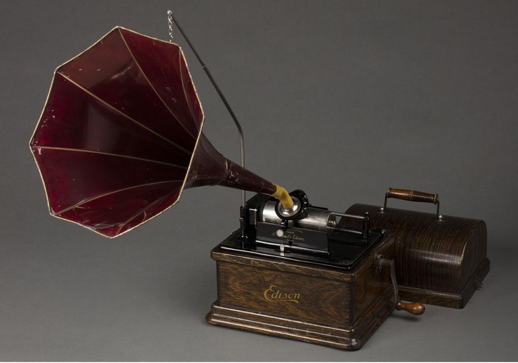 An Edison Fireside Phonograph (combination type), Model A, serial number 21970. SLSA: D 8827/2/(Misc)