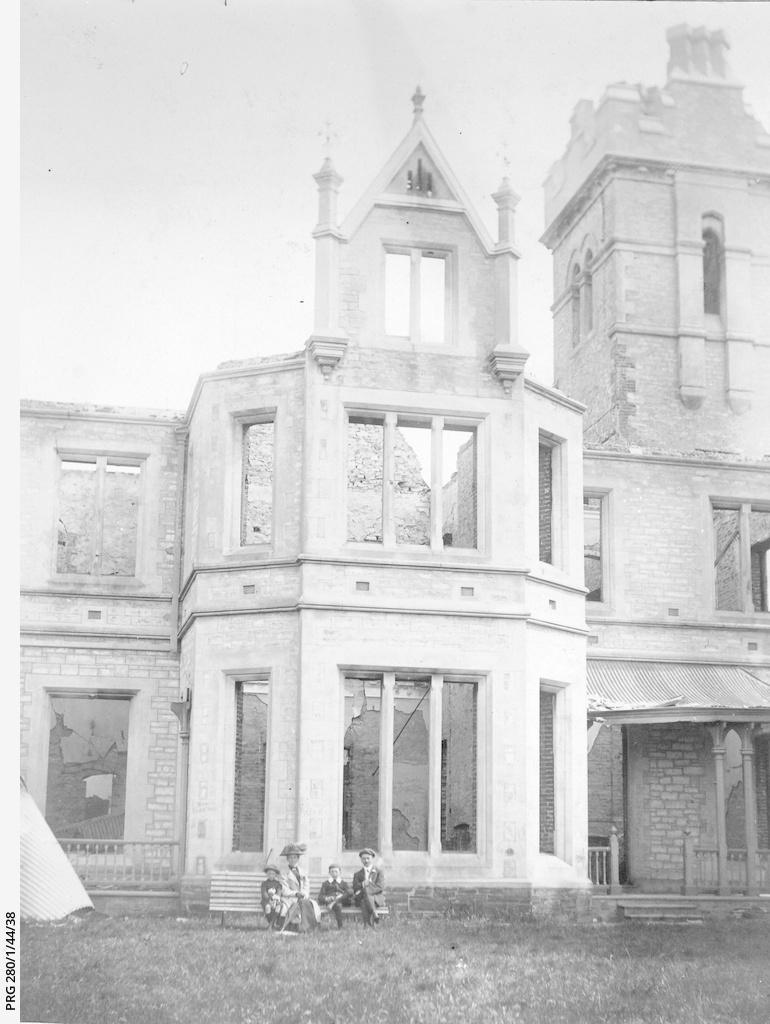 Mount Breckan, a house gutted by fire at Victor Harbor. SLSA: PRG 280/1/44/38 