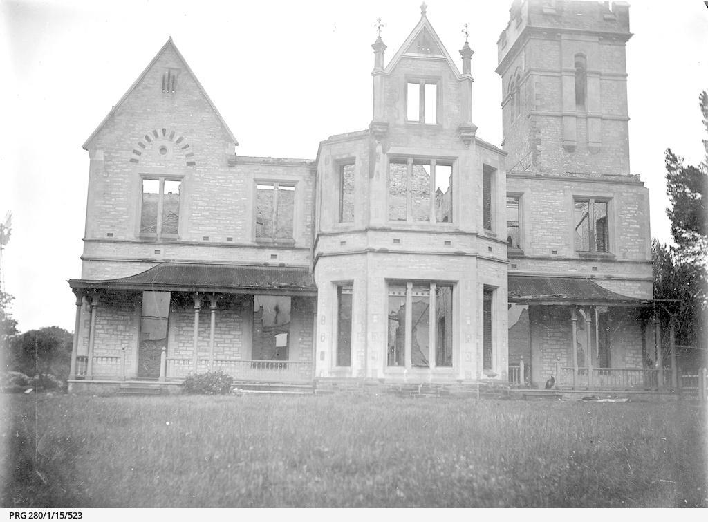 The ruins of Mount Breckan destroyed by fire at Victor Harbor in 1911. SLSA: PRG 280/1/15/523 