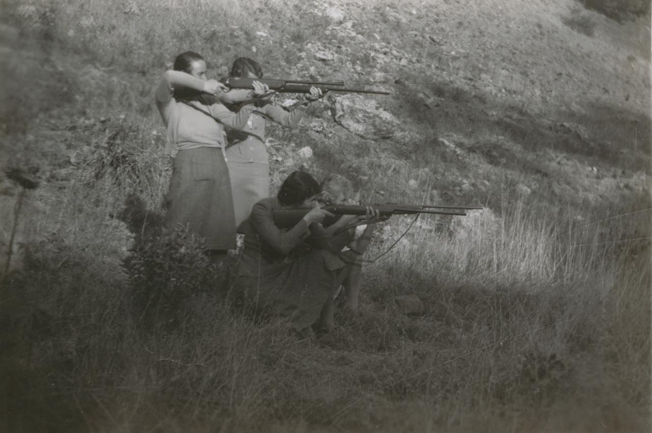 Defence Society members practice shooting at Carrick Hill, c1940. SLSA: PRG 925/13/22