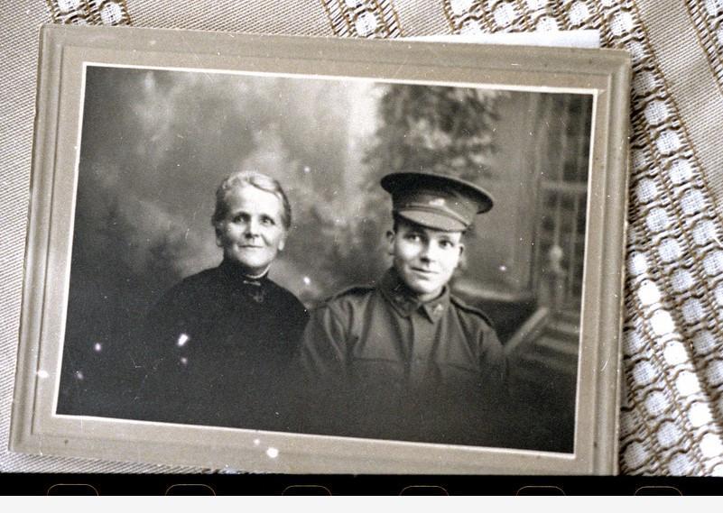 WWI-soldier-and-mother-c1914-SLSA:-PRG-1717-21-18-.png