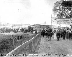 Australia Day procession at Swan Reach, South Australia, 1917. SLSA: PRG 280/1/15/971 