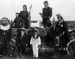 Tableaux for Australia Day showing participates from Port Victoria, 1918. SLSA: B 55175