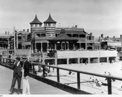 Henley Beach panorama 1924 SLSA: B 2411.jpeg
