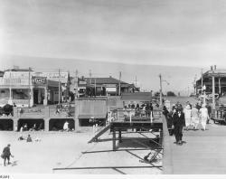 Henley Beach-panorama 1924 SLSA: B 2413.jpeg