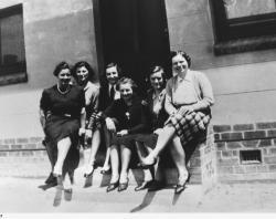 Group of women who operated the Woodside telephone exchange, 1942. SLSA: B 58097