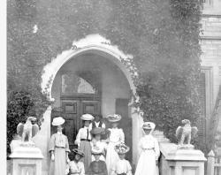 Women seated on the entrance steps to Mount Breckan. SLSA: PRG 280/1/11/213 