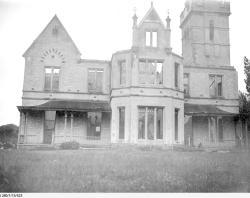 The ruins of Mount Breckan destroyed by fire at Victor Harbor in 1911. SLSA: PRG 280/1/15/523 