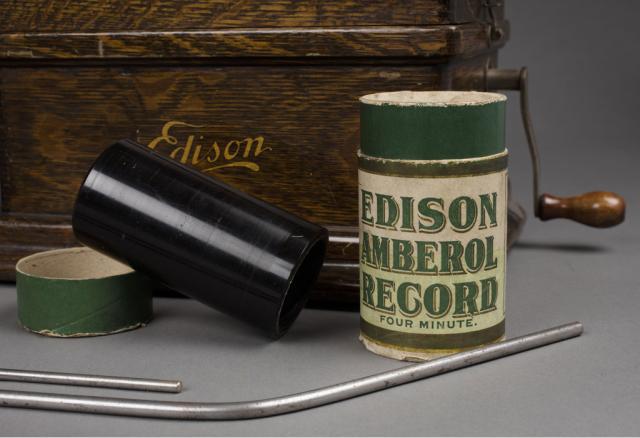 An Edison Fireside Phonograph (combination type), Model A, serial number 21970. SLSA: D 8827/13(Misc) 