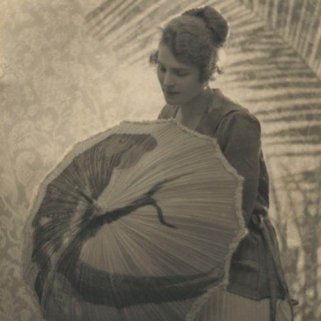 The new sunshade, Harold Cazneaux. SLSA: PRG 737/16