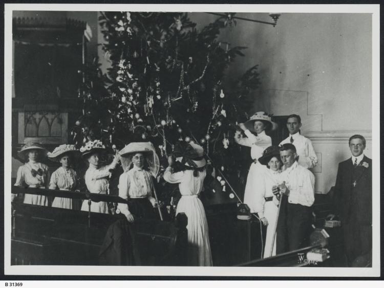Members of congregation decorating a large Christmas tree at Bethleham Lutheran Church, Flinders St, 1908