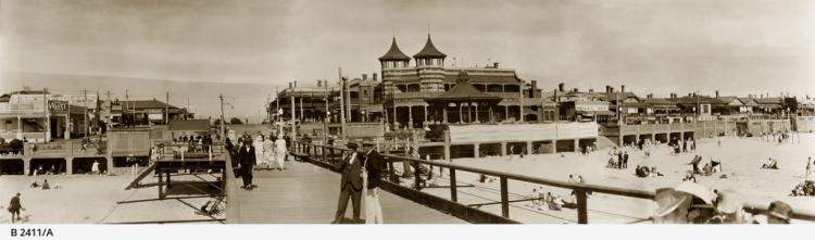 Henley Beach panorama 1924 SLSA: B 2411 A.jpeg