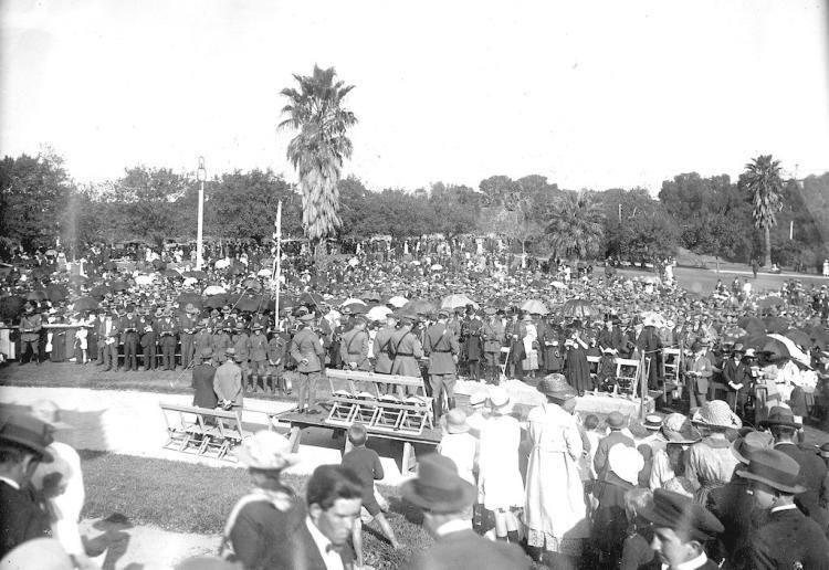 Crowds at Elder Park Anzac Day Memorial Service, 1921.