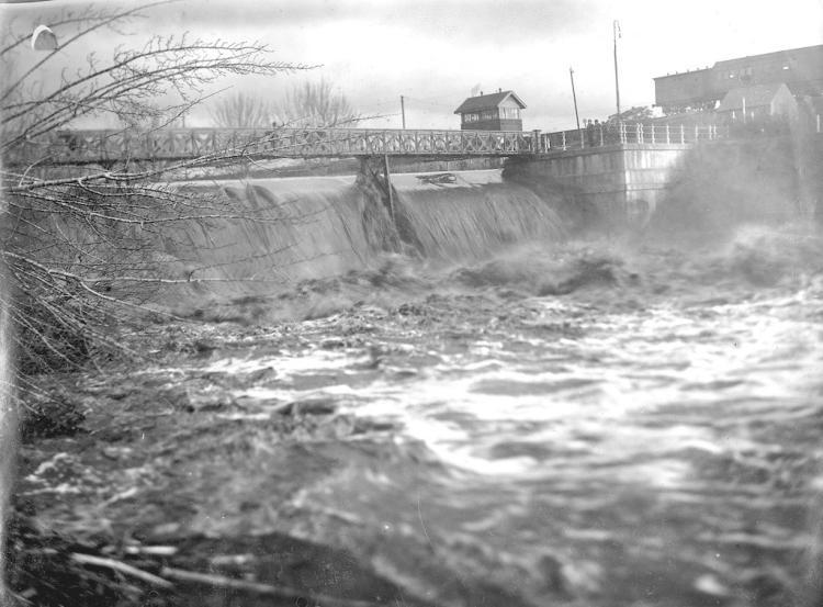 River flooding over Torrens Weir, 1923