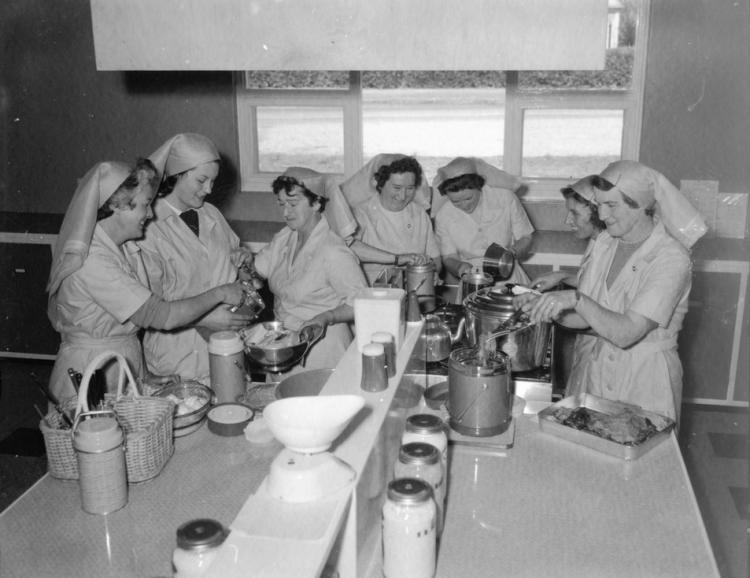 Seven women volunteers working in MOW kitchen, Mt Gambier, 1962